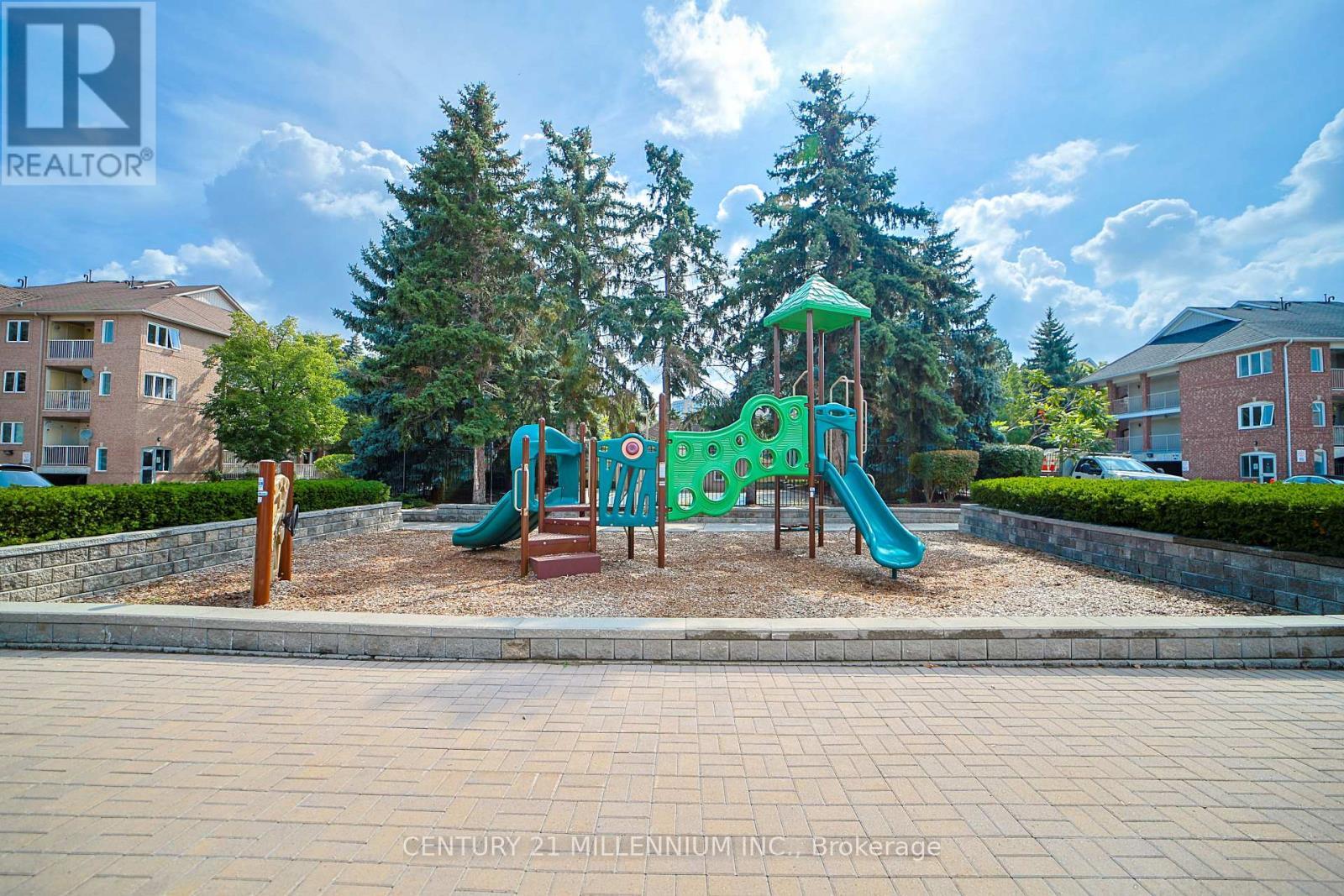 164 - 85 Bristol Road E, Mississauga, ON - Outdoor