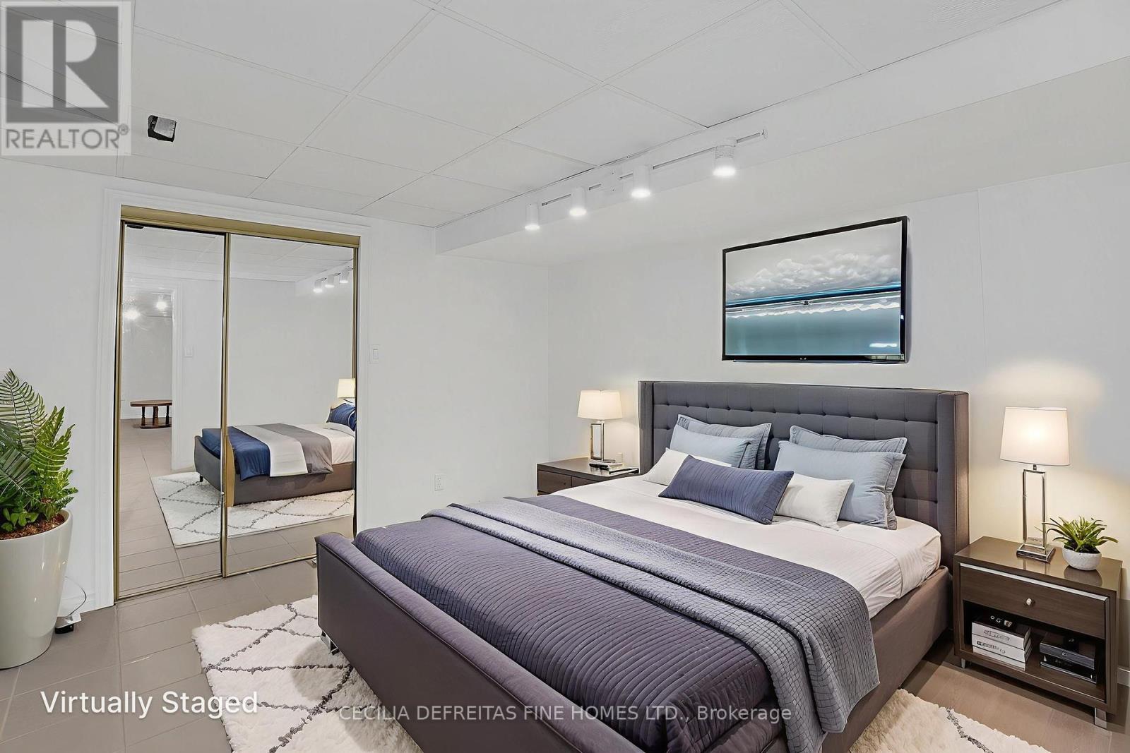 King size Primary bedroom - Bsmt - 249 Dante Court, Vaughan, ON - Indoor Photo Showing Bedroom