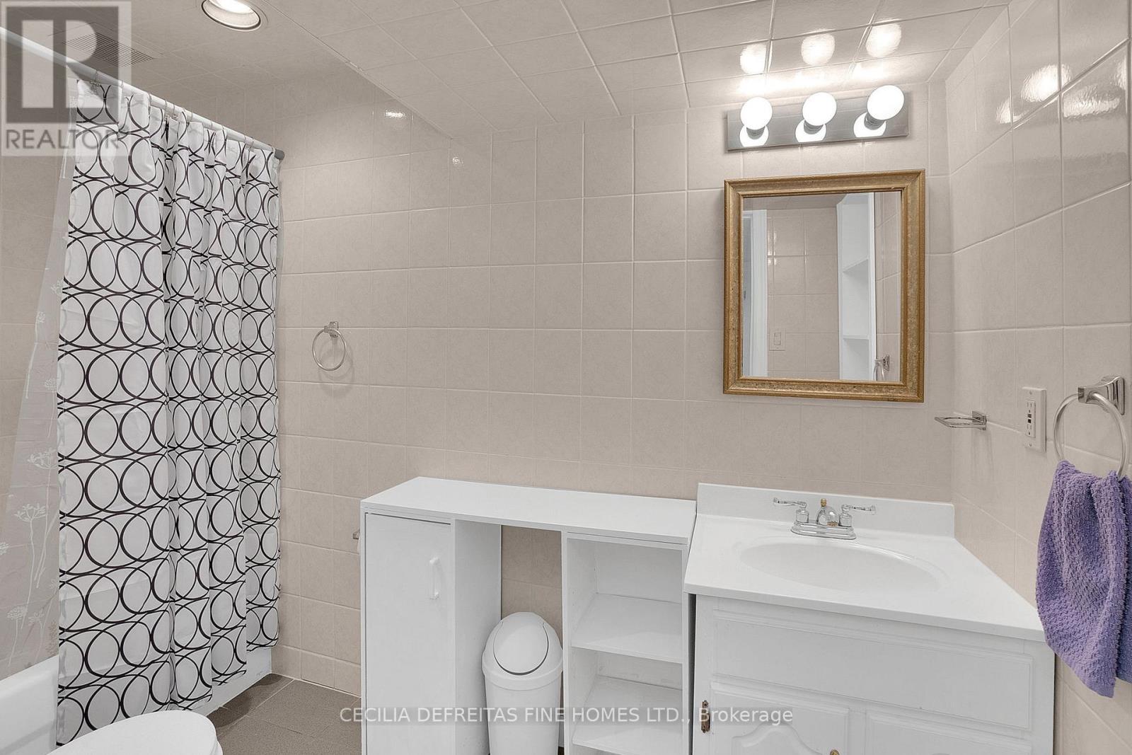 Bsmt - 249 Dante Court, Vaughan, ON - Indoor Photo Showing Bathroom