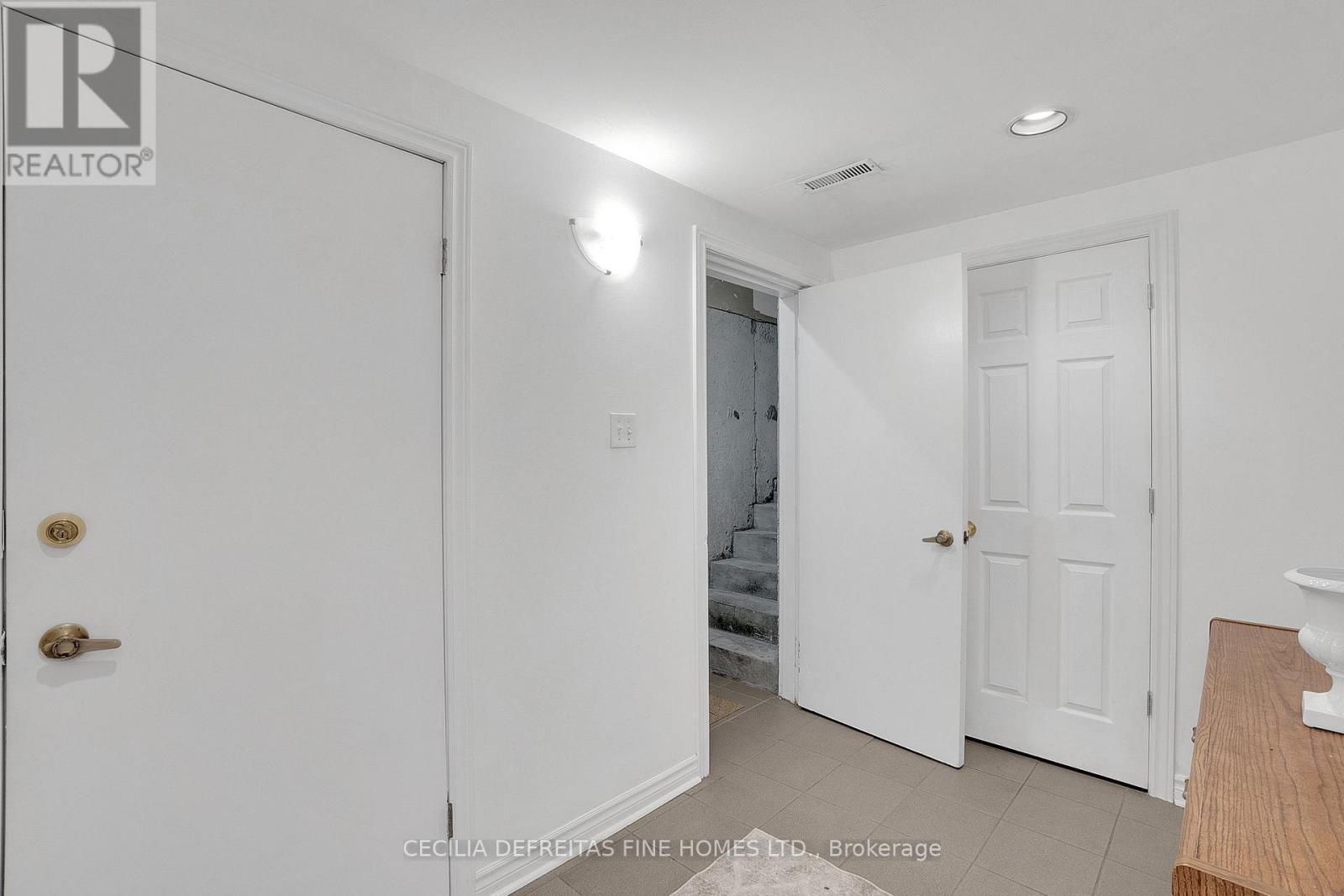 Private entrance - Bsmt - 249 Dante Court, Vaughan, ON - Indoor Photo Showing Other Room