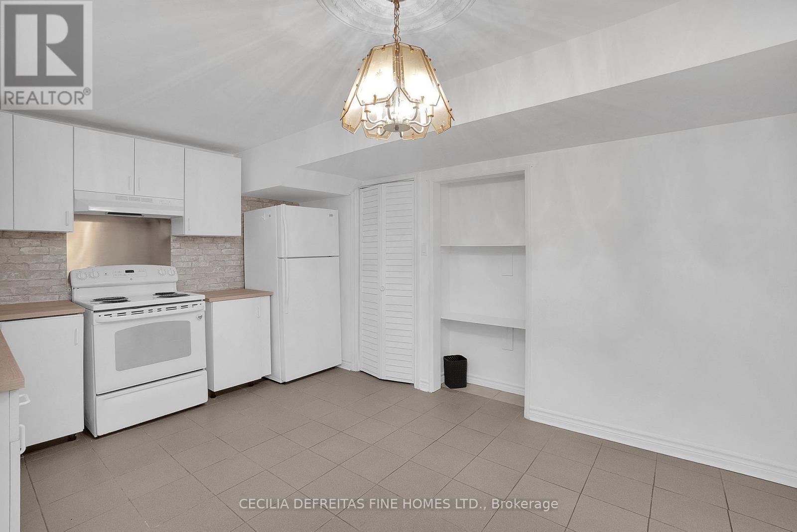 Bsmt - 249 Dante Court, Vaughan, ON - Indoor Photo Showing Kitchen