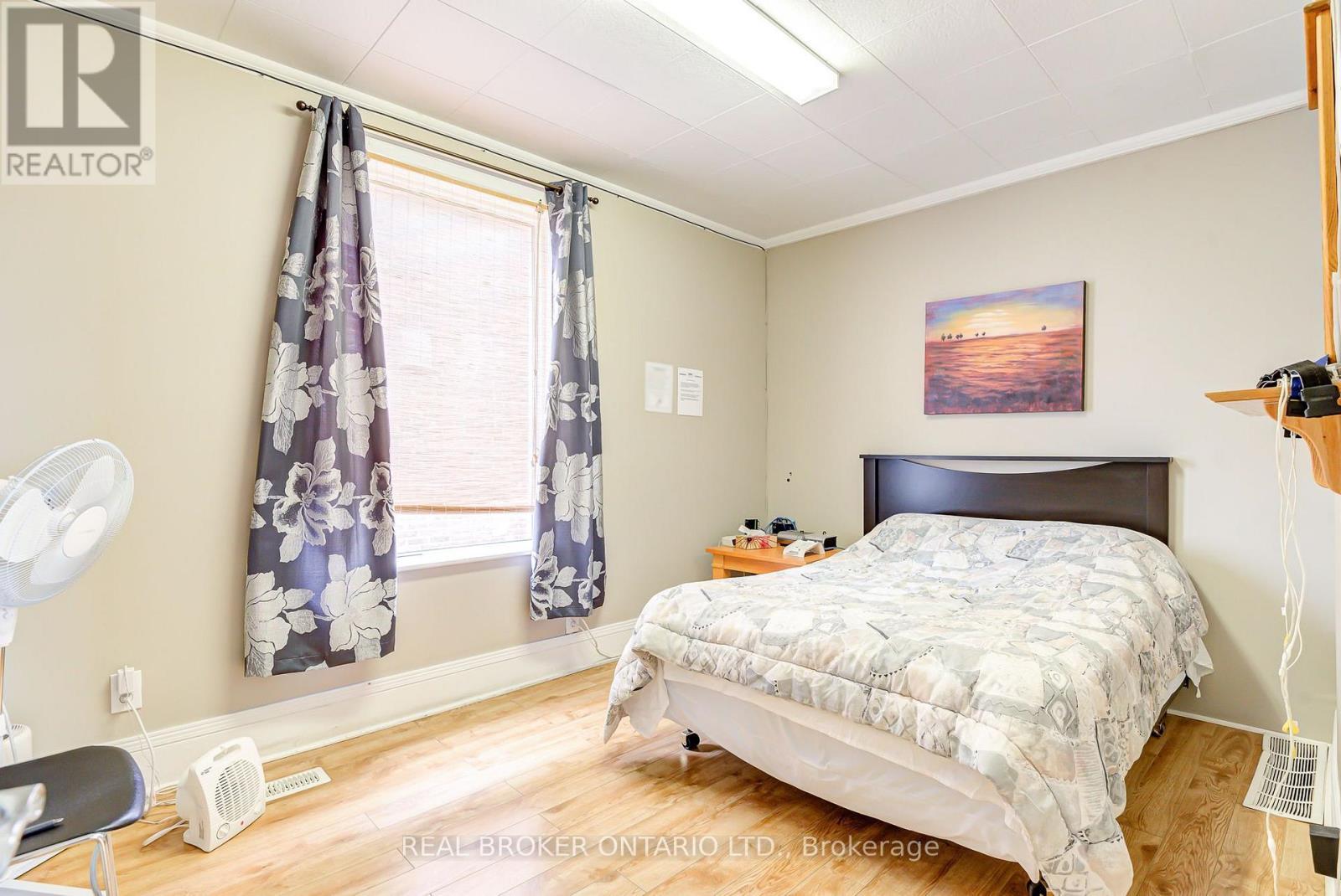 1405 King Street E, Cambridge, ON