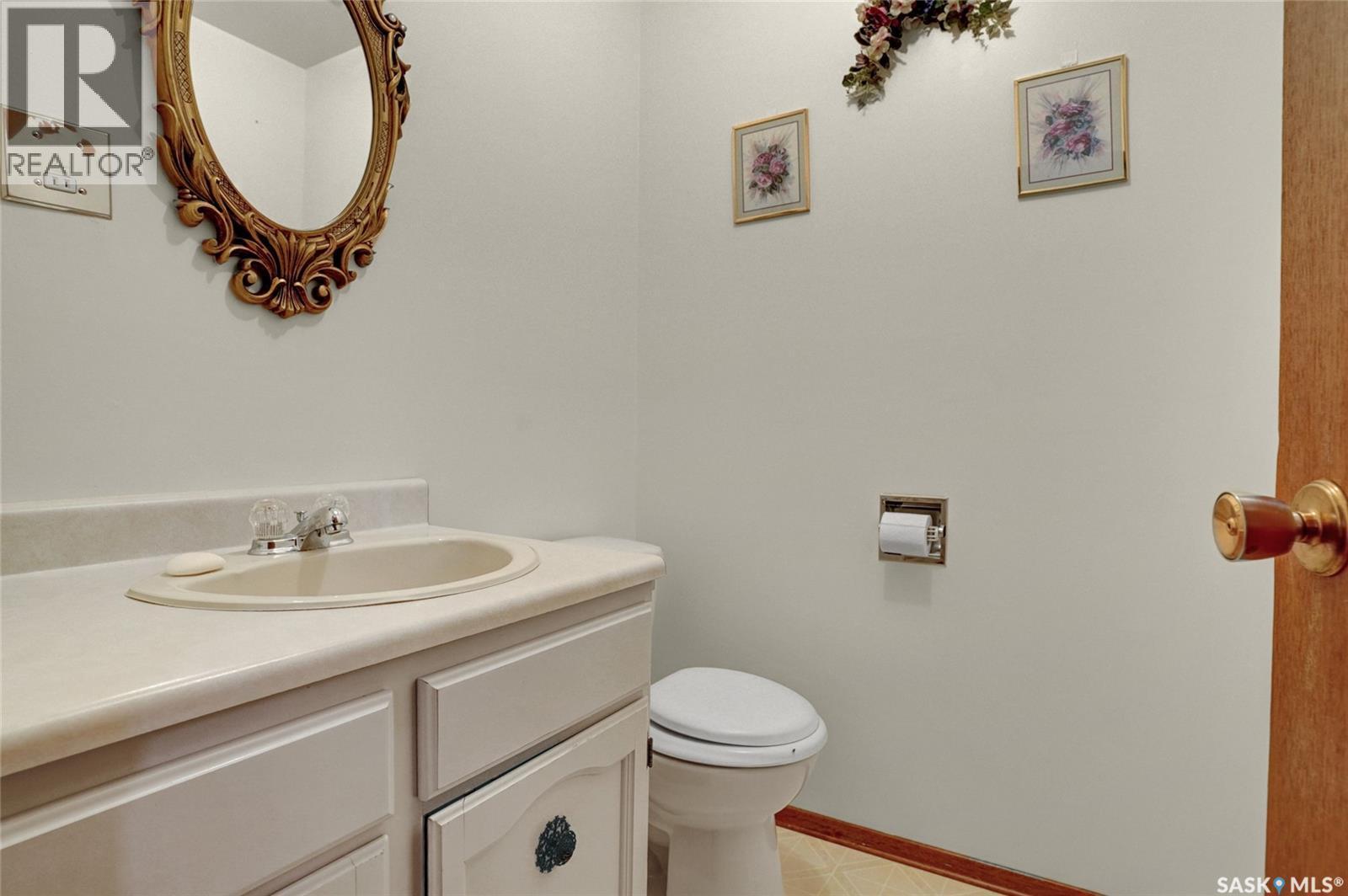 524 6Th Avenue E, Assiniboia, SK - Indoor Photo Showing Bathroom