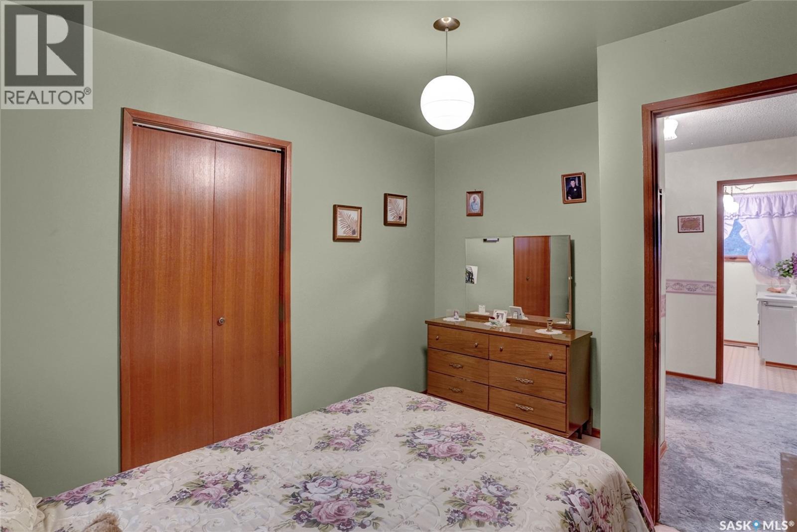524 6Th Avenue E, Assiniboia, SK - Indoor Photo Showing Bedroom