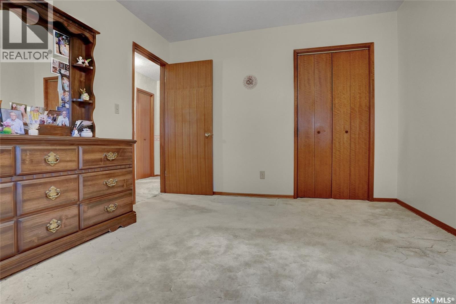 524 6Th Avenue E, Assiniboia, SK - Indoor