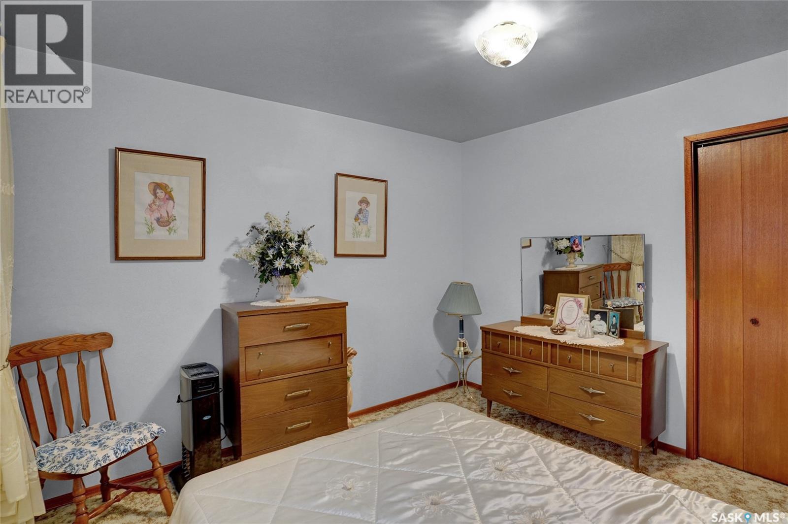 524 6Th Avenue E, Assiniboia, SK - Indoor Photo Showing Bedroom