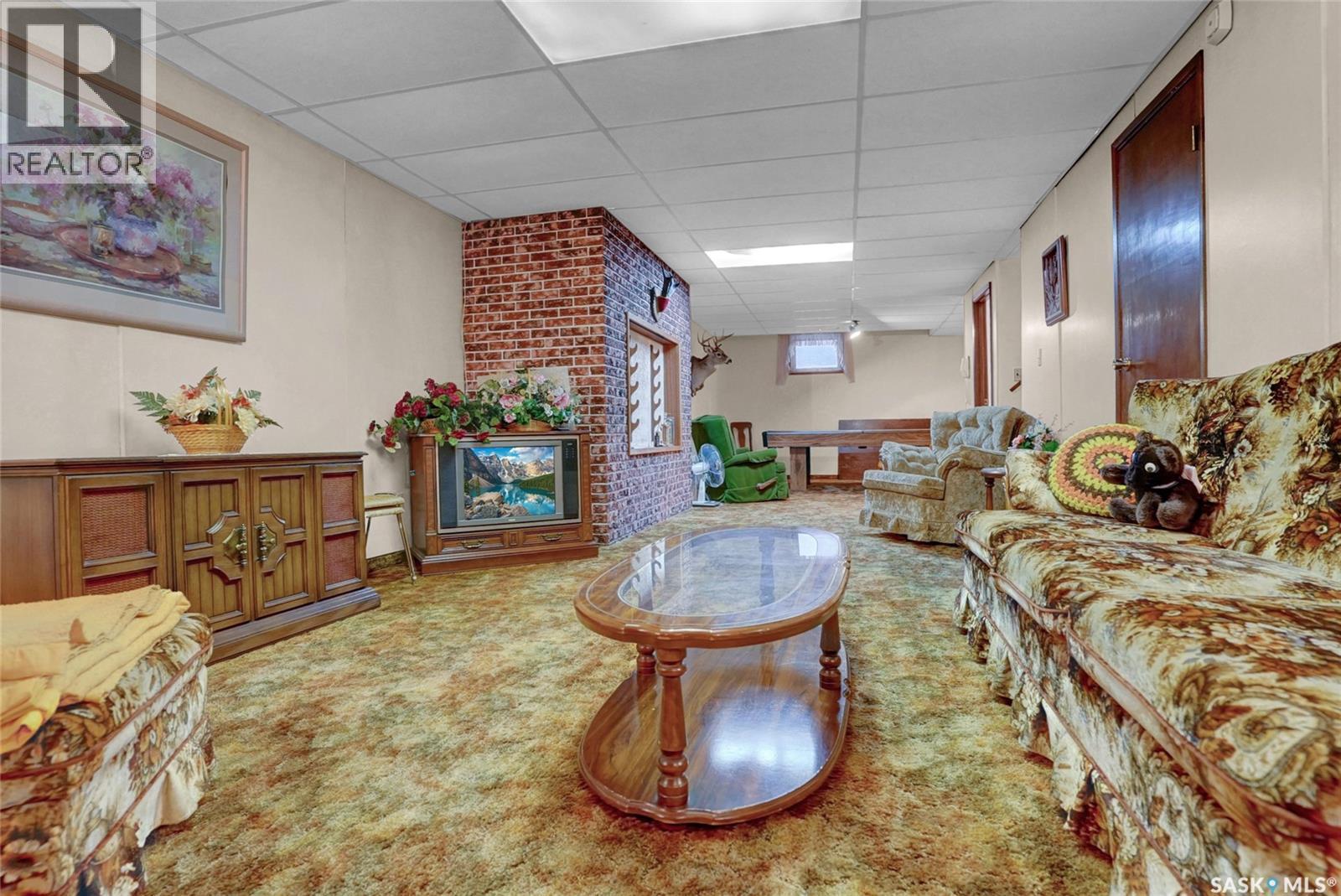 524 6Th Avenue E, Assiniboia, SK - Indoor