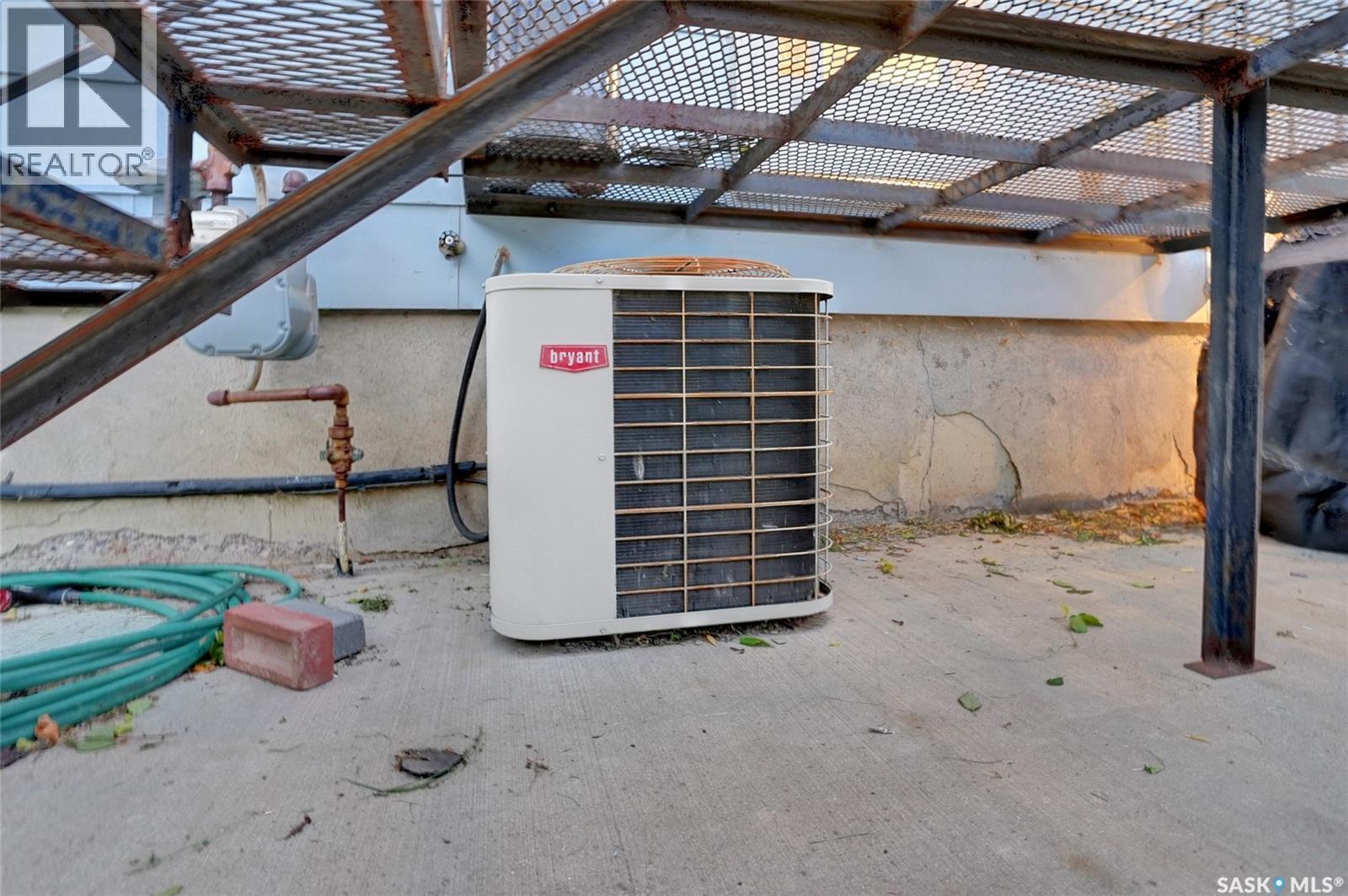 524 6Th Avenue E, Assiniboia, SK - Outdoor