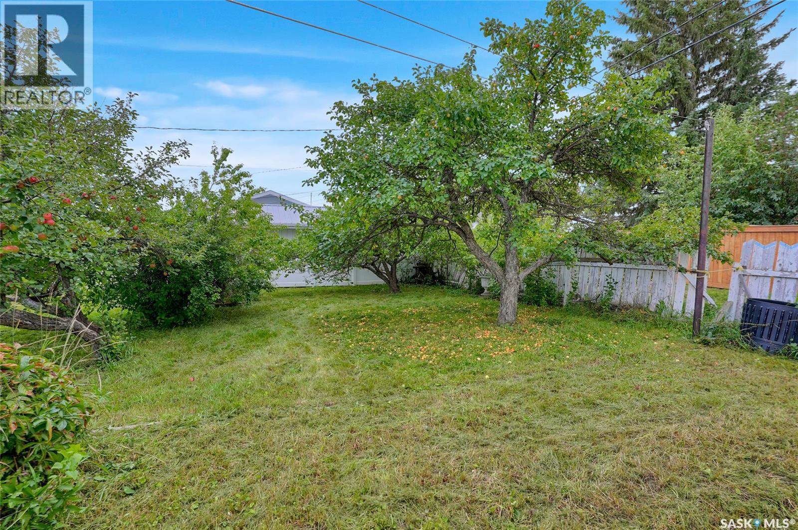 524 6Th Avenue E, Assiniboia, SK - Outdoor