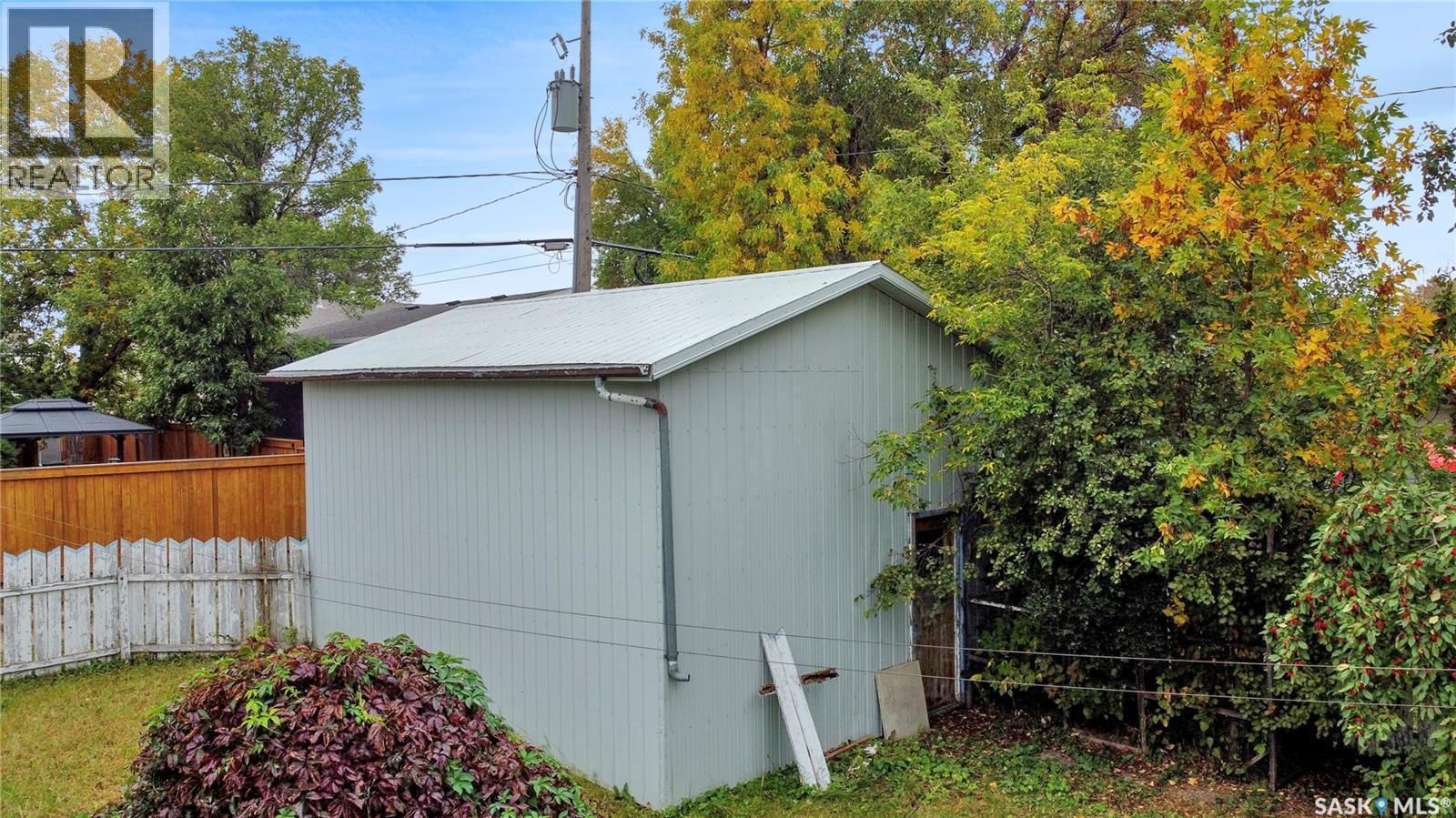 524 6Th Avenue E, Assiniboia, SK - Outdoor