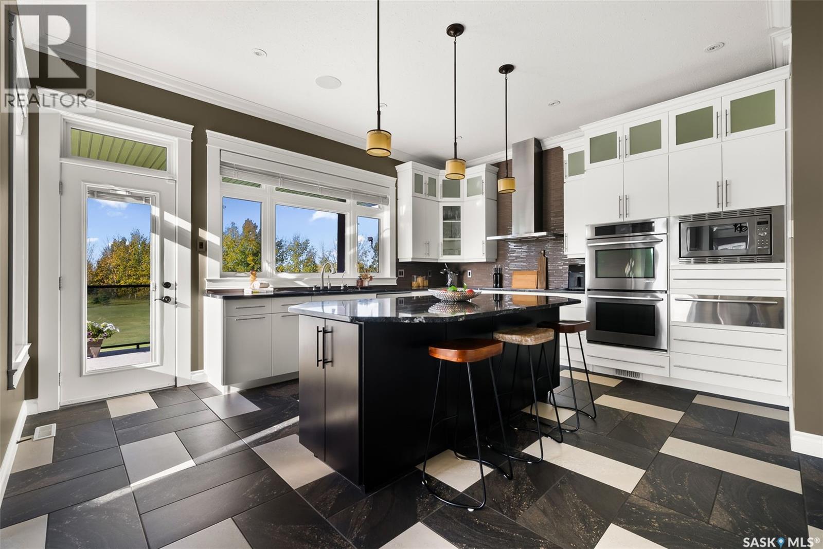 123 Slater Crescent, Edenwold Rm No.158, SK - Indoor Photo Showing Kitchen With Upgraded Kitchen