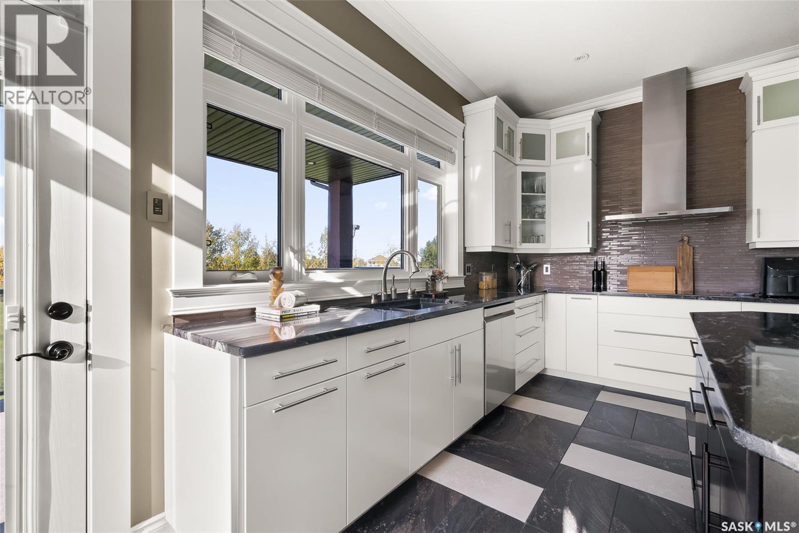 123 Slater Crescent, Edenwold Rm No.158, SK - Indoor Photo Showing Kitchen