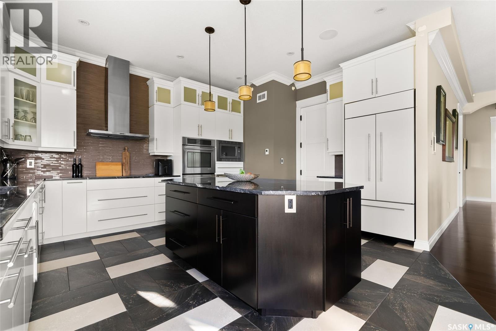 123 Slater Crescent, Edenwold Rm No.158, SK - Indoor Photo Showing Kitchen With Upgraded Kitchen