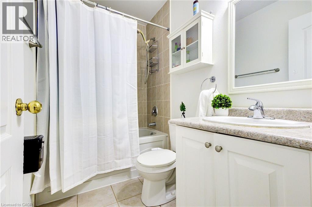 1633 Frolis Street, Oshawa, ON - Indoor Photo Showing Bathroom
