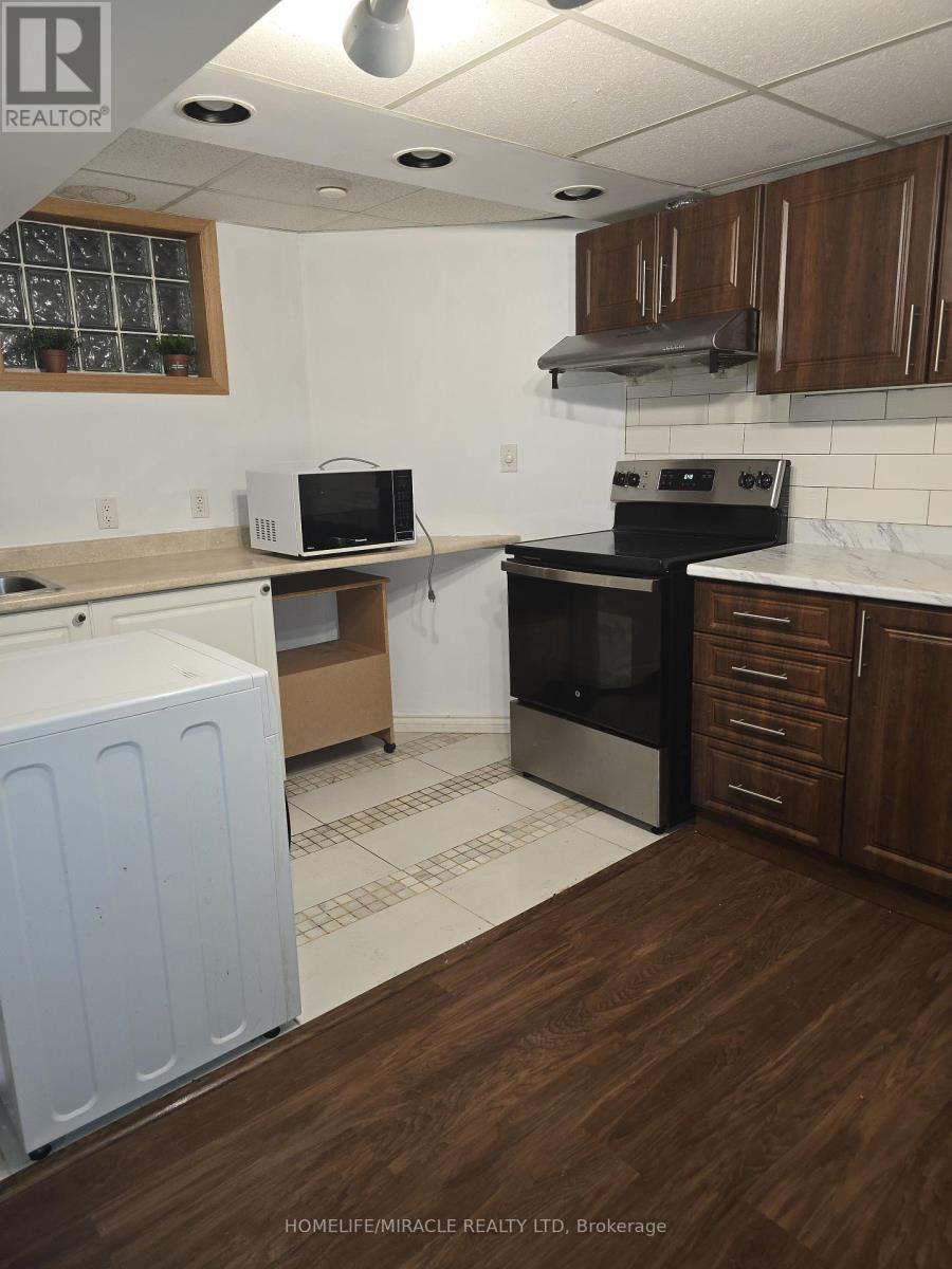 4632 Dunedin Crescent, Mississauga, ON - Indoor Photo Showing Kitchen