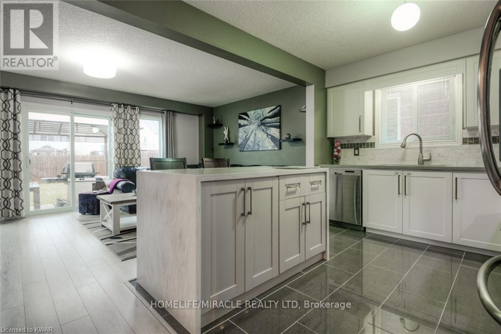 55 Seabrook Drive, Kitchener, ON - Indoor Photo Showing Kitchen
