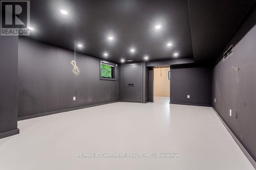 12 Blackberry Place, Hamilton, ON - Indoor