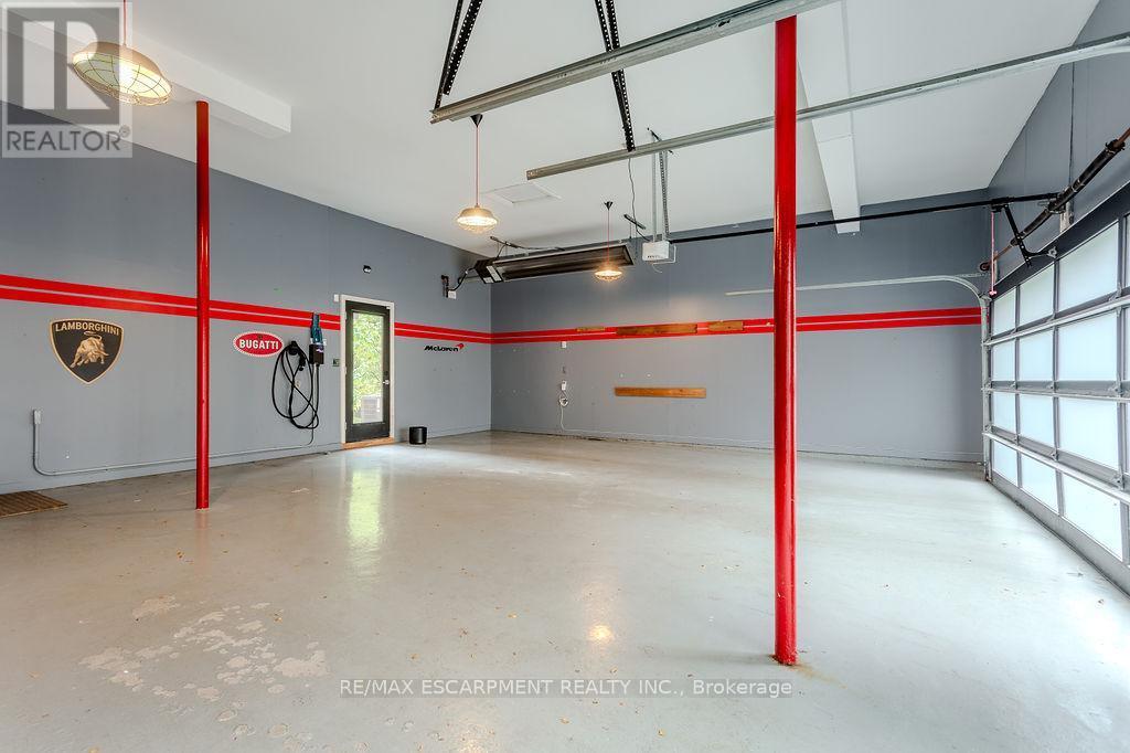 12 Blackberry Place, Hamilton, ON - Indoor Photo Showing Garage