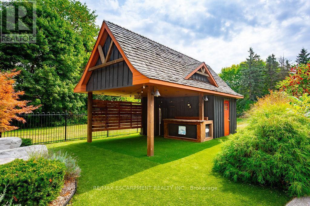 12 Blackberry Place, Hamilton, ON - Outdoor