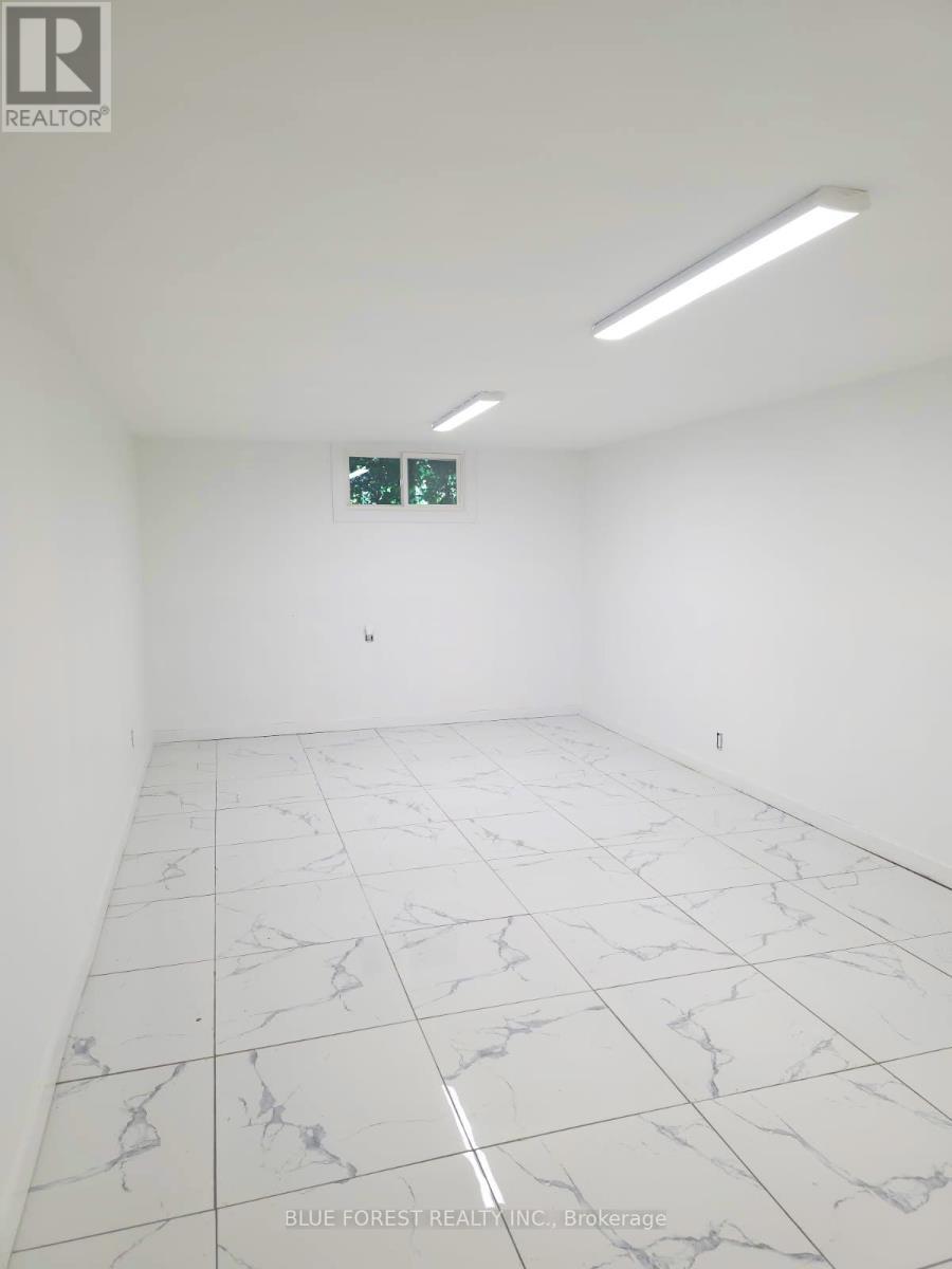 612 Trillium Drive, Southwest Middlesex, ON - Indoor Photo Showing Other Room