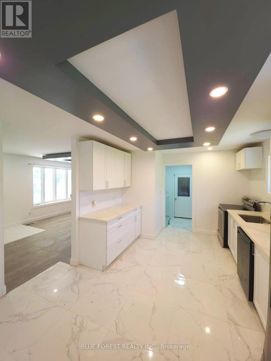 612 Trillium Drive, Southwest Middlesex, ON - Indoor Photo Showing Other Room