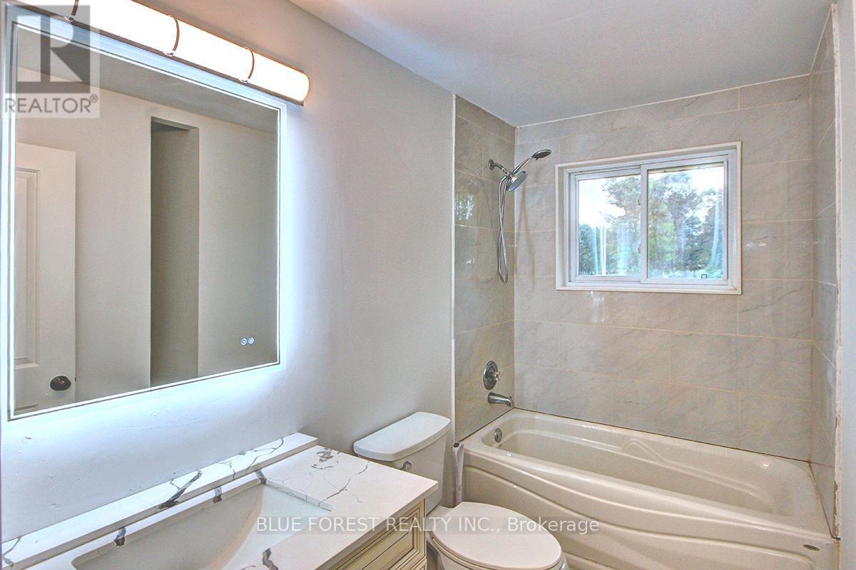 612 Trillium Drive, Southwest Middlesex, ON - Indoor Photo Showing Bathroom