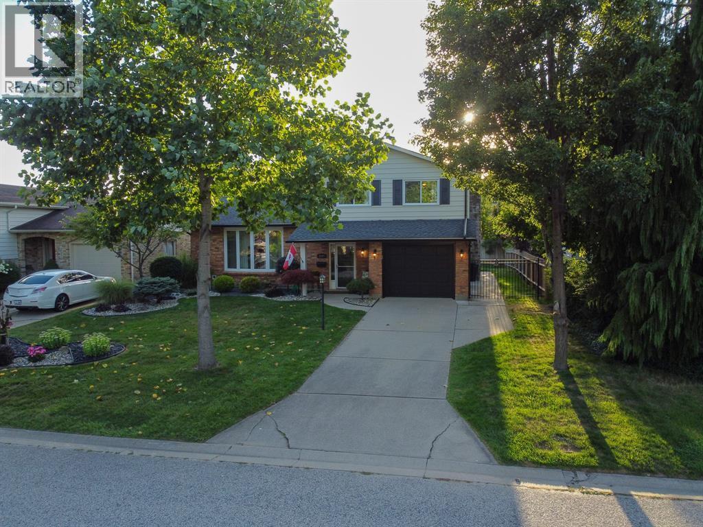 2577 Kaymar Crescent, Sarnia, ON - Outdoor With Facade