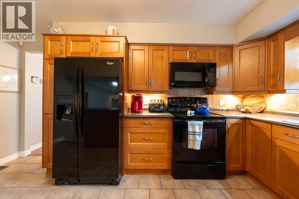 2577 Kaymar Crescent, Sarnia, ON - Indoor Photo Showing Kitchen