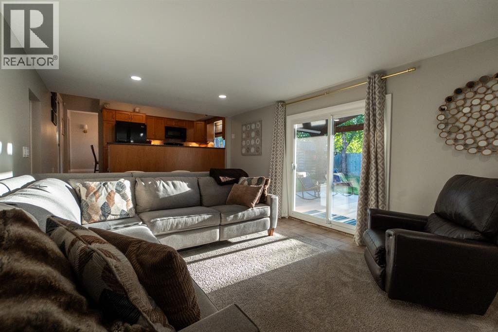 2577 Kaymar Crescent, Sarnia, ON - Indoor Photo Showing Living Room
