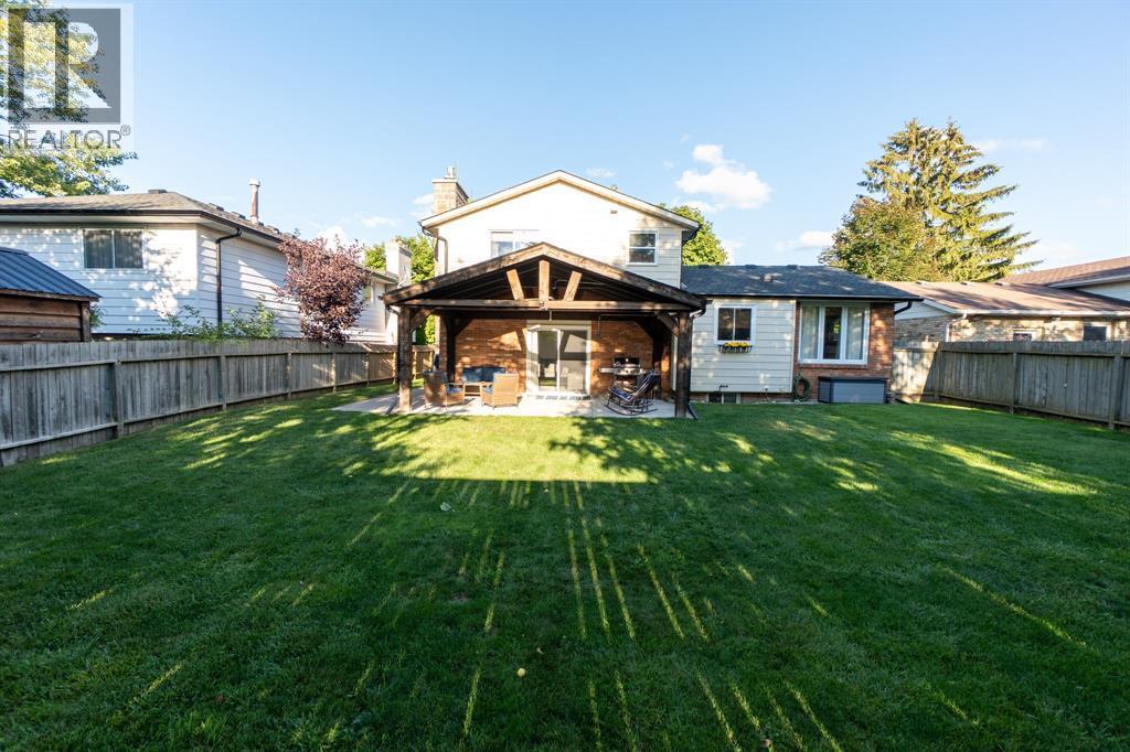 2577 Kaymar Crescent, Sarnia, ON - Outdoor With Backyard
