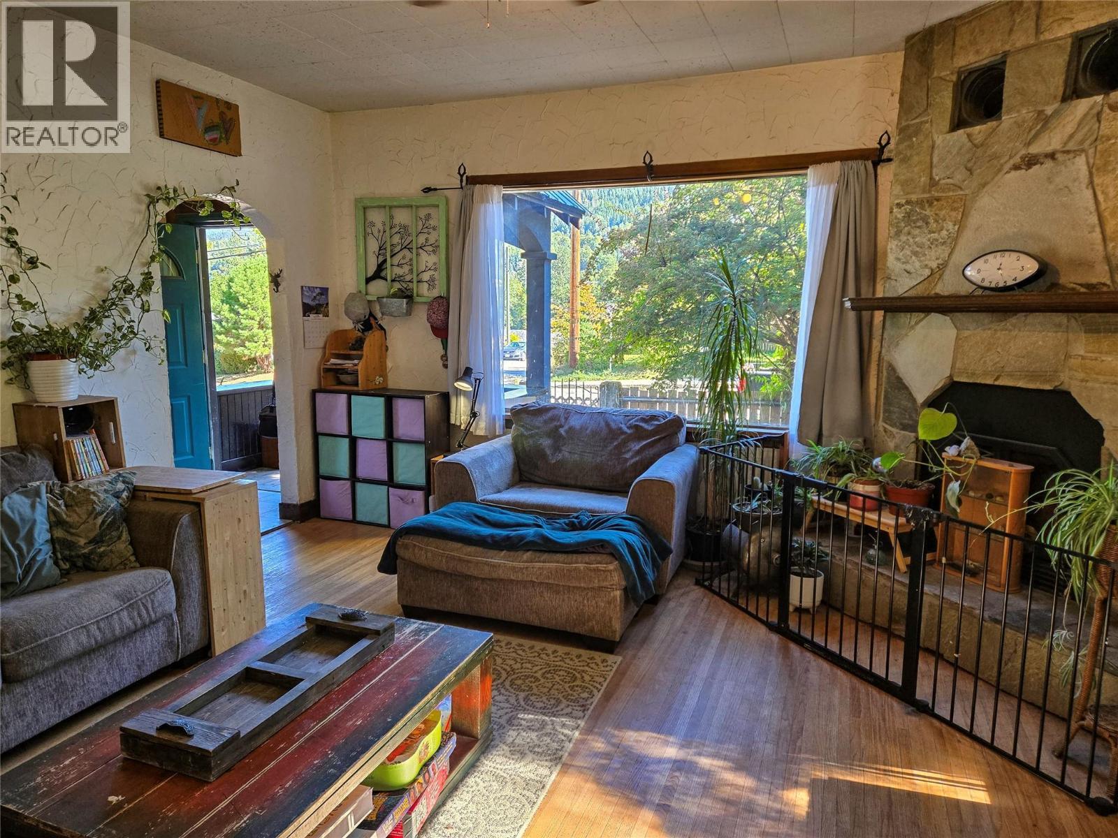 1602 Vancouver Street, Nelson, BC - Indoor Photo Showing Living Room