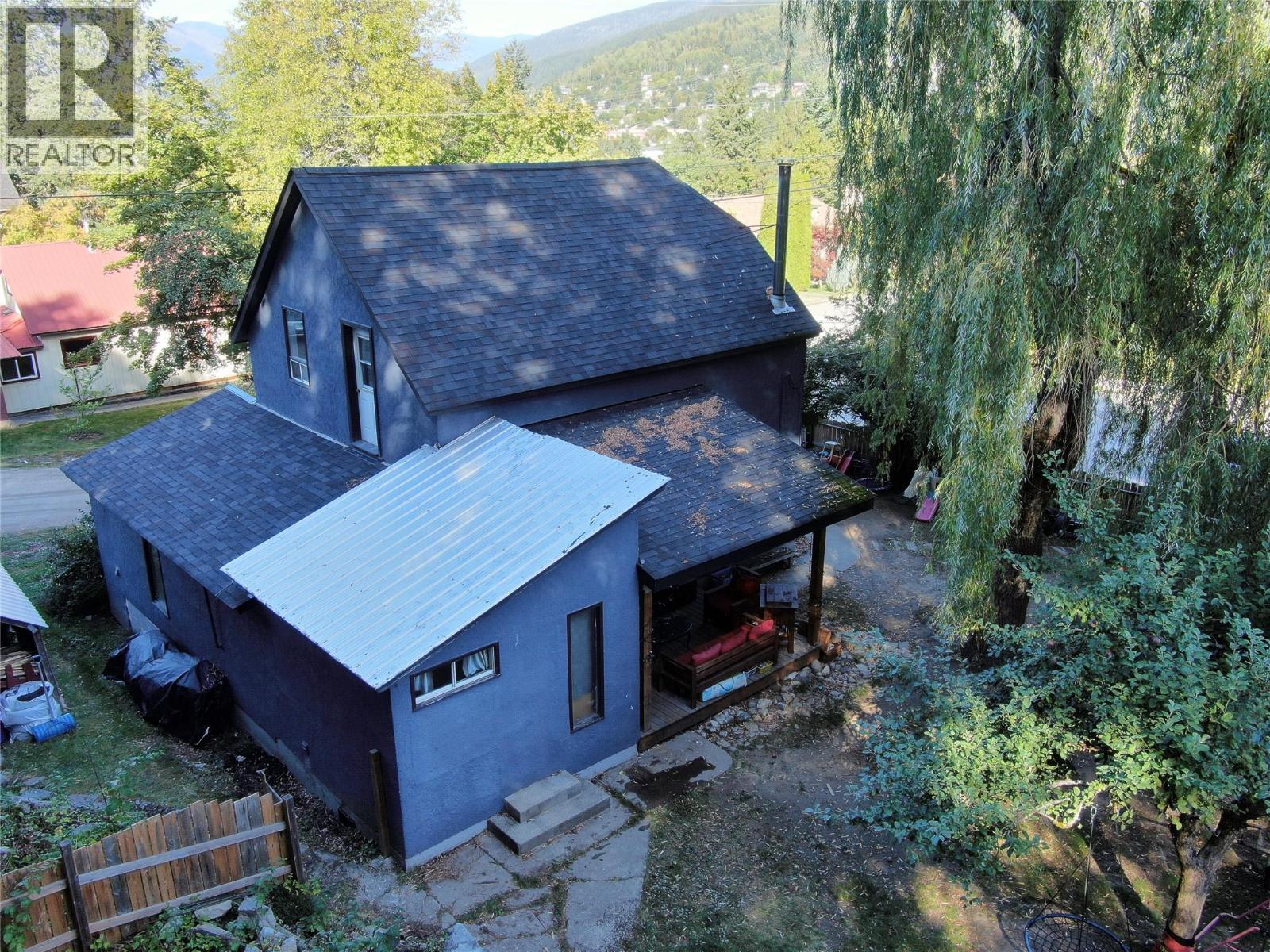 1602 Vancouver Street, Nelson, BC - Outdoor With Deck Patio Veranda