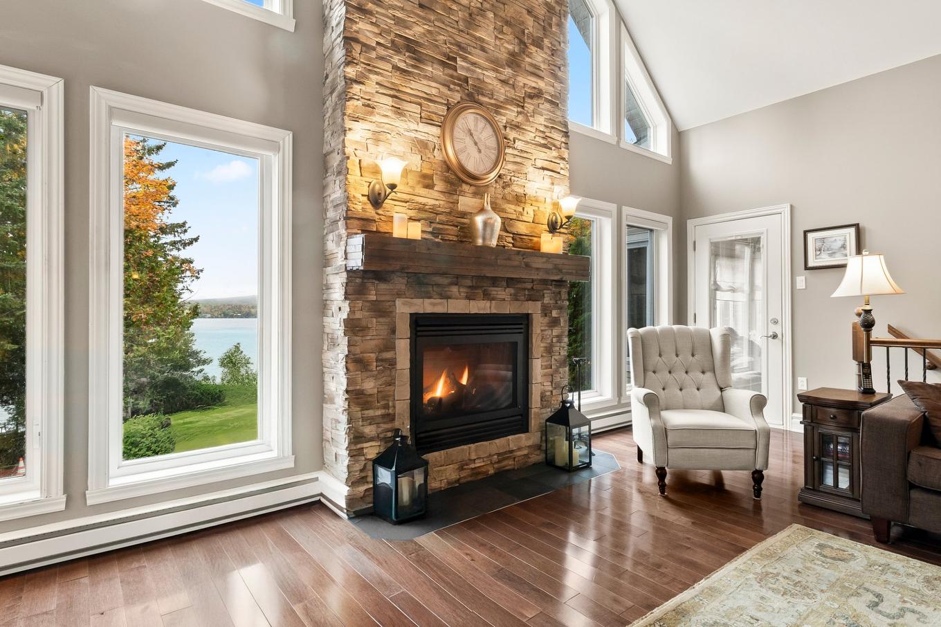 Family room - 4 Ch. Du Colibri, Val-Des-Lacs, QC - Indoor Photo Showing Living Room With Fireplace
