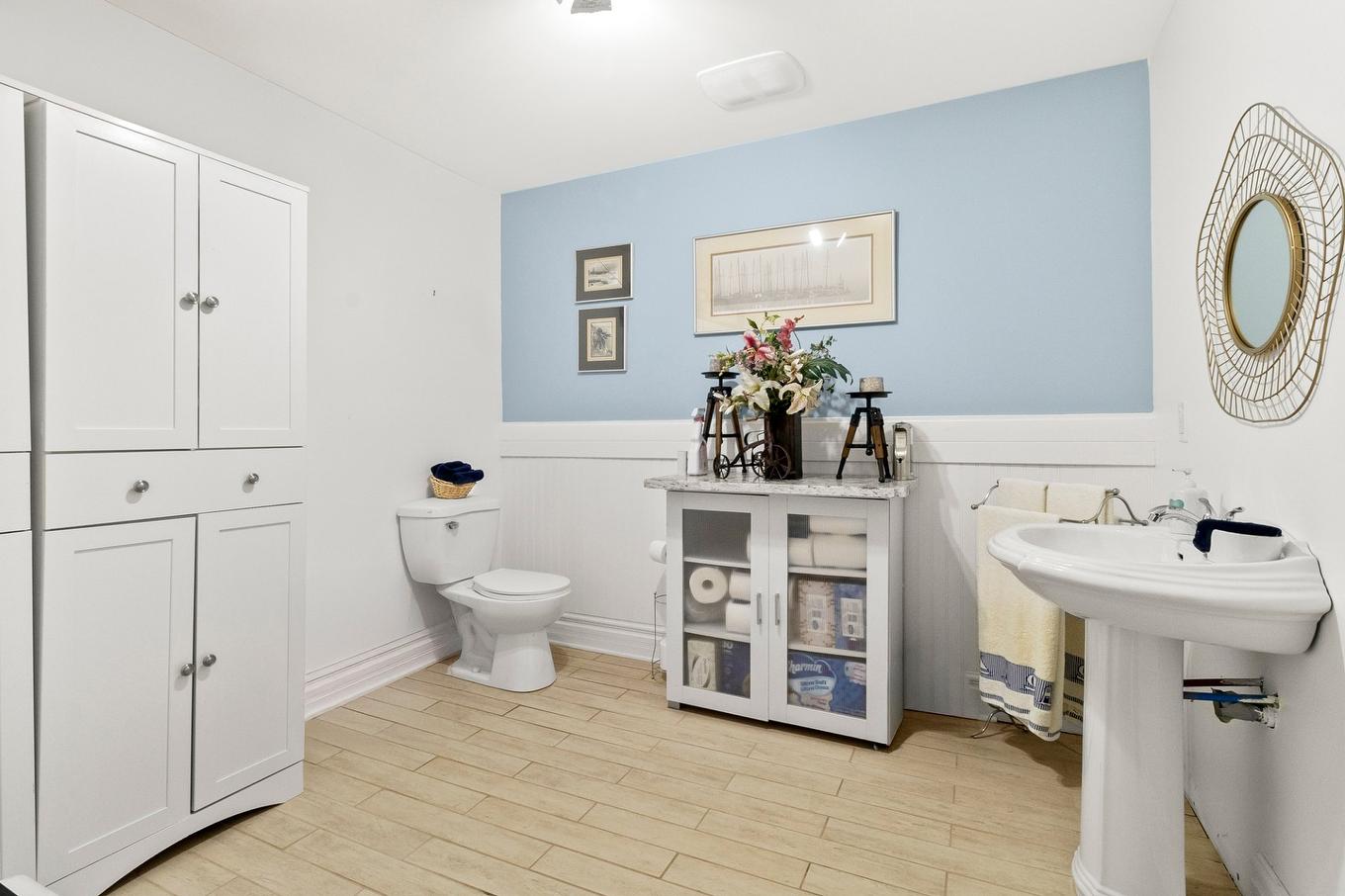 Powder room - 4 Ch. Du Colibri, Val-Des-Lacs, QC - Indoor Photo Showing Bathroom