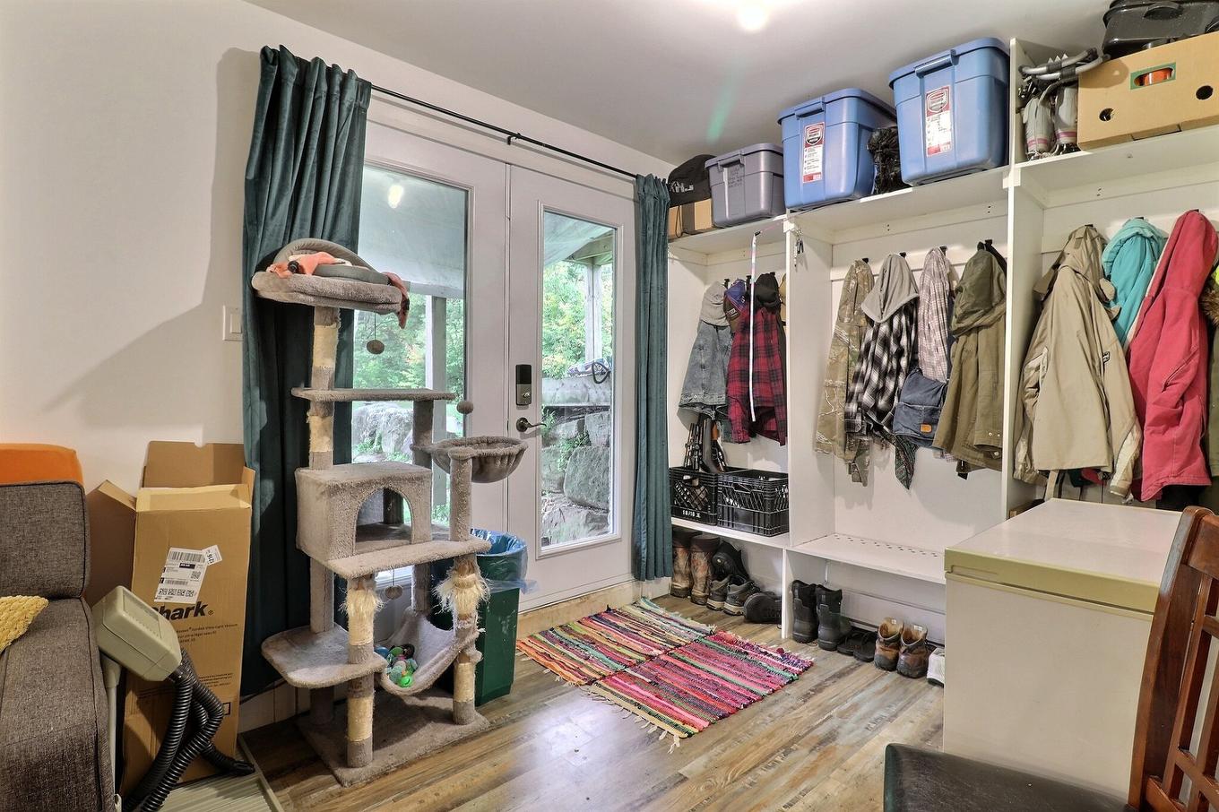 Hall d'entrée/Vestibule - 672 Ch. Du Poisson-Blanc, Denholm, QC - Indoor Photo Showing Other Room