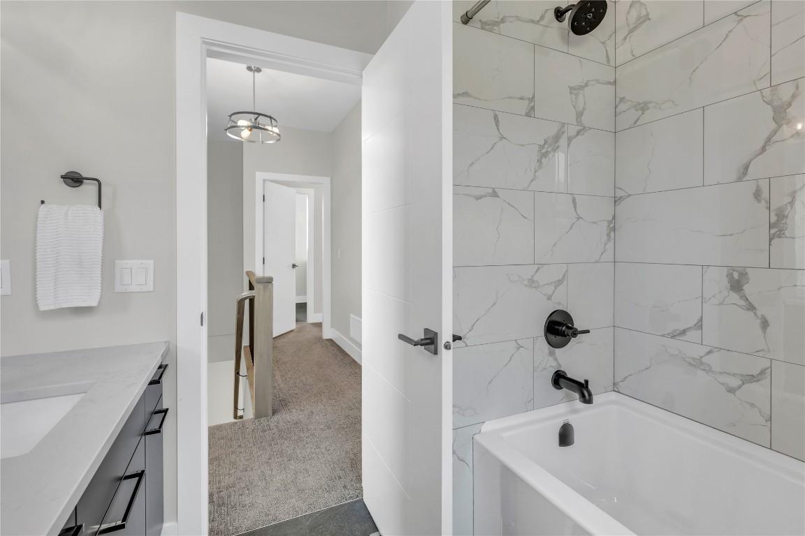 101-1001 Antler Drive, Penticton, BC - Indoor Photo Showing Bathroom