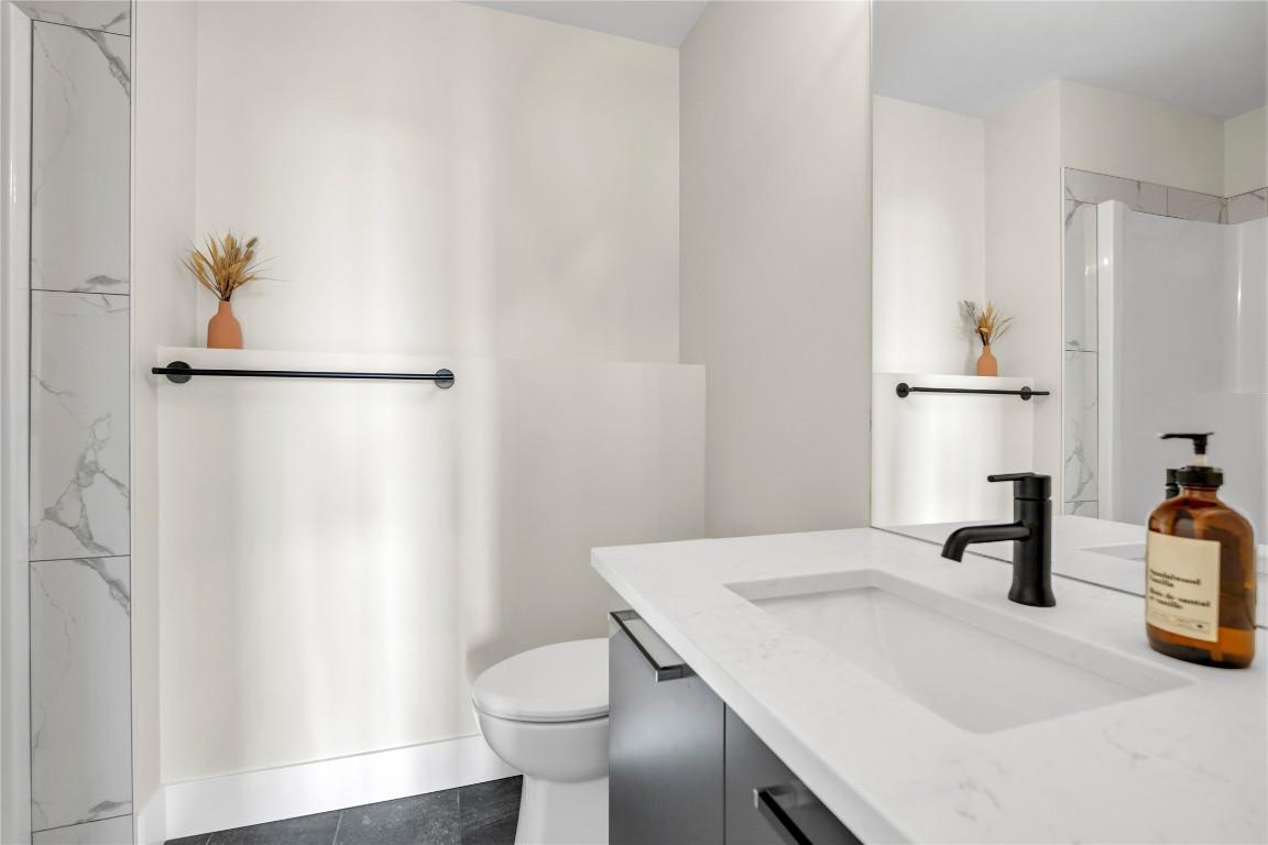 101-1001 Antler Drive, Penticton, BC - Indoor Photo Showing Bathroom