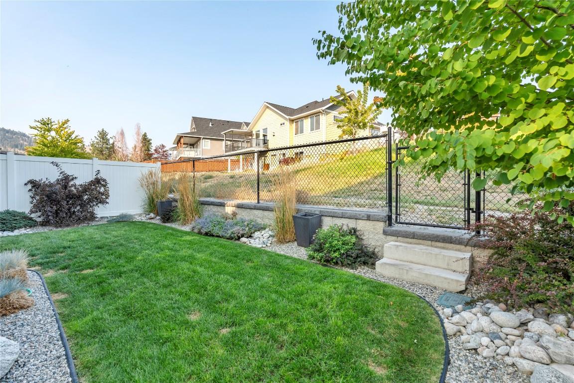 101-1001 Antler Drive, Penticton, BC - Outdoor
