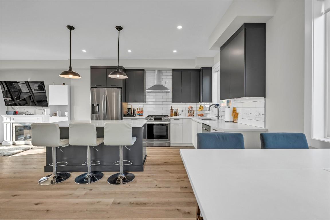 101-1001 Antler Drive, Penticton, BC - Indoor Photo Showing Kitchen With Upgraded Kitchen