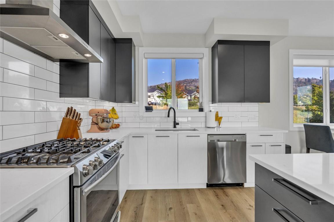 101-1001 Antler Drive, Penticton, BC - Indoor Photo Showing Kitchen