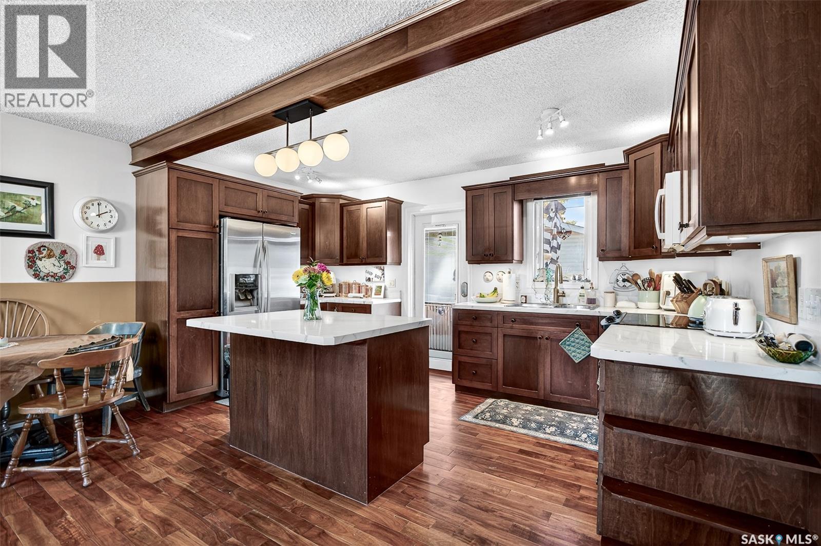 1519 Grandview Street W, Moose Jaw, SK - Indoor Photo Showing Kitchen