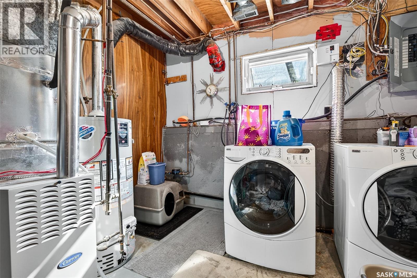 1519 Grandview Street W, Moose Jaw, SK - Indoor Photo Showing Laundry Room