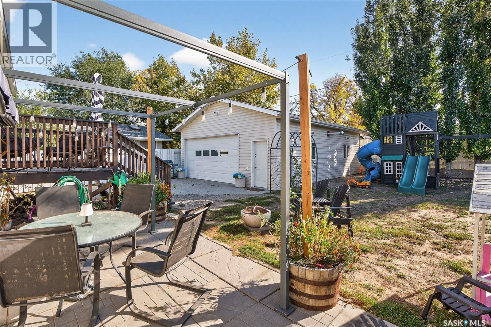 1519 Grandview Street W, Moose Jaw, SK - Outdoor With Deck Patio Veranda