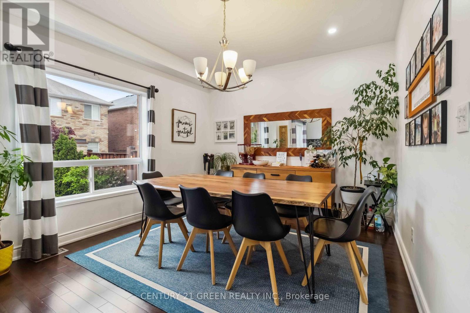98 Personna Circle, Brampton, ON - Indoor Photo Showing Dining Room