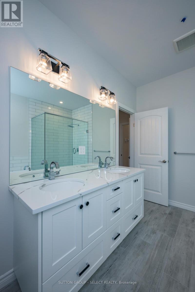 7 Spruce Crescent, North Middlesex (Parkhill), ON - Indoor Photo Showing Bathroom