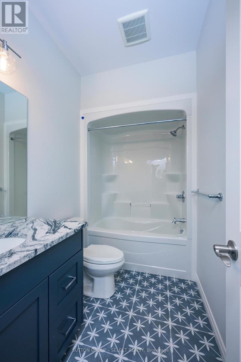 7 Spruce Crescent, North Middlesex (Parkhill), ON - Indoor Photo Showing Bathroom