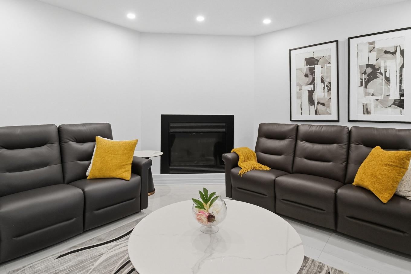 Salon - 8 Rue Du Mica, Gatineau (Hull), QC - Indoor