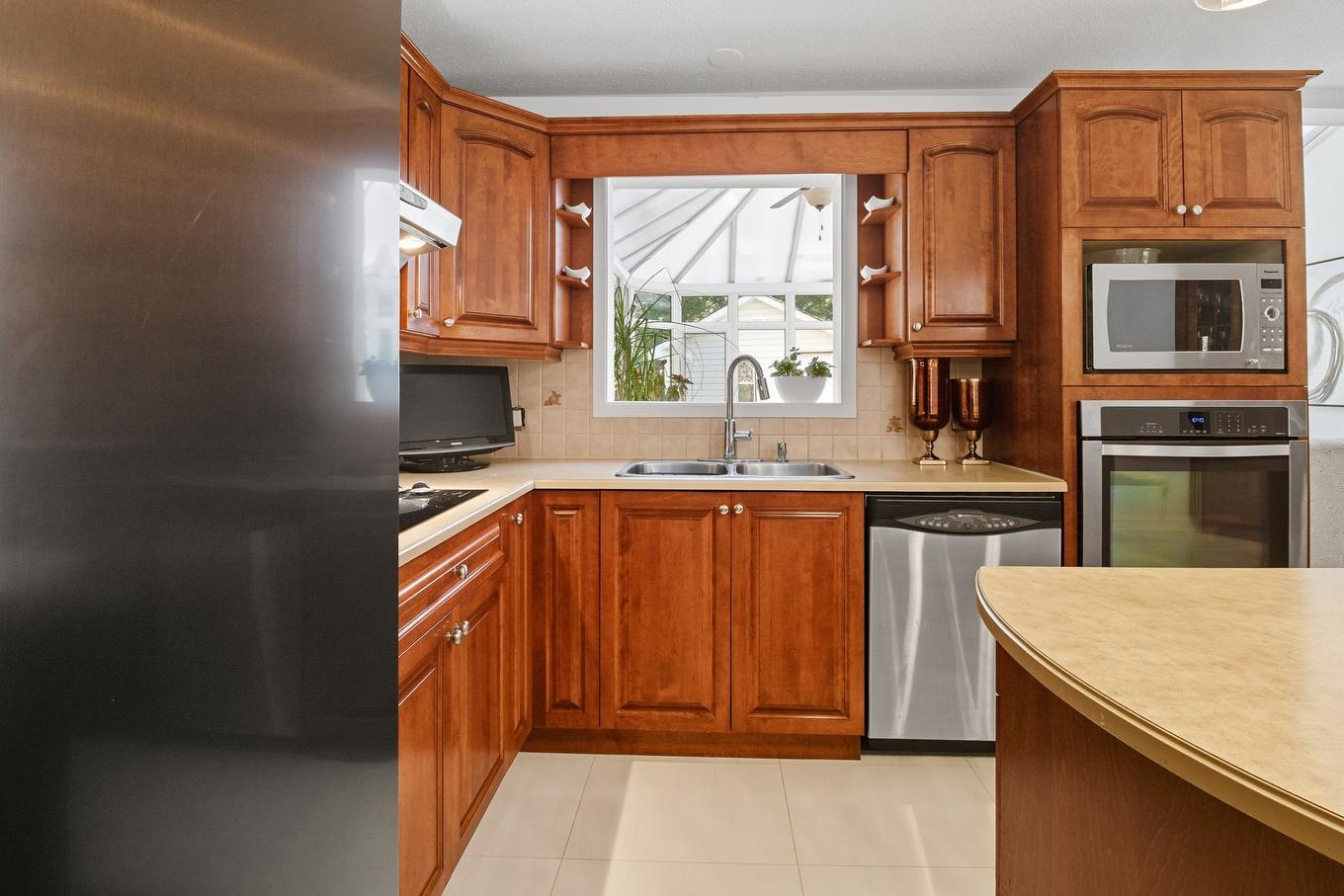 Cuisine - 8 Rue Du Mica, Gatineau (Hull), QC - Indoor Photo Showing Kitchen With Double Sink