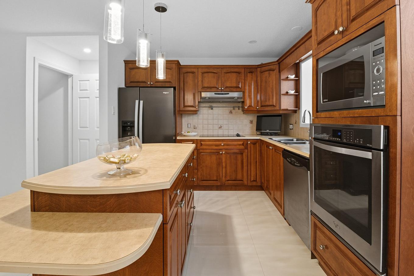 Cuisine - 8 Rue Du Mica, Gatineau (Hull), QC - Indoor Photo Showing Kitchen With Double Sink