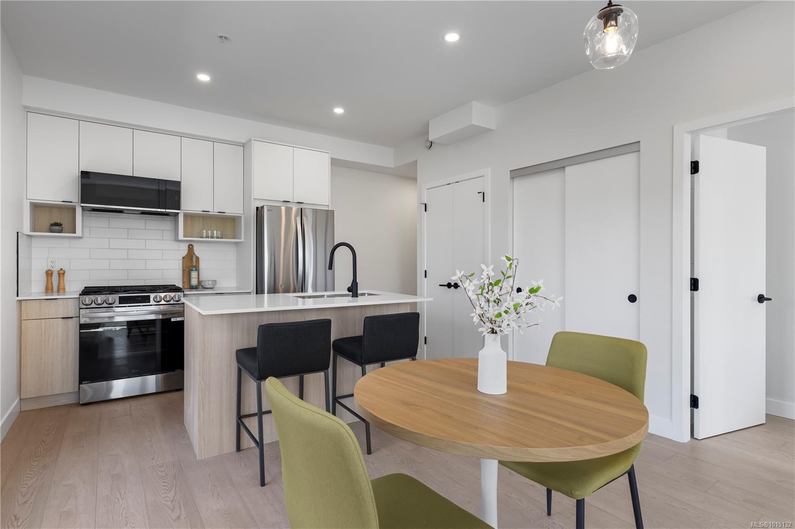 404-2629 Millstream Rd, Langford, BC - Indoor